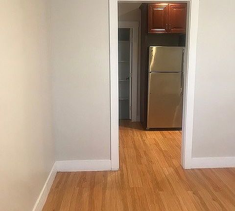 5th image of 552 Horning St APT 1