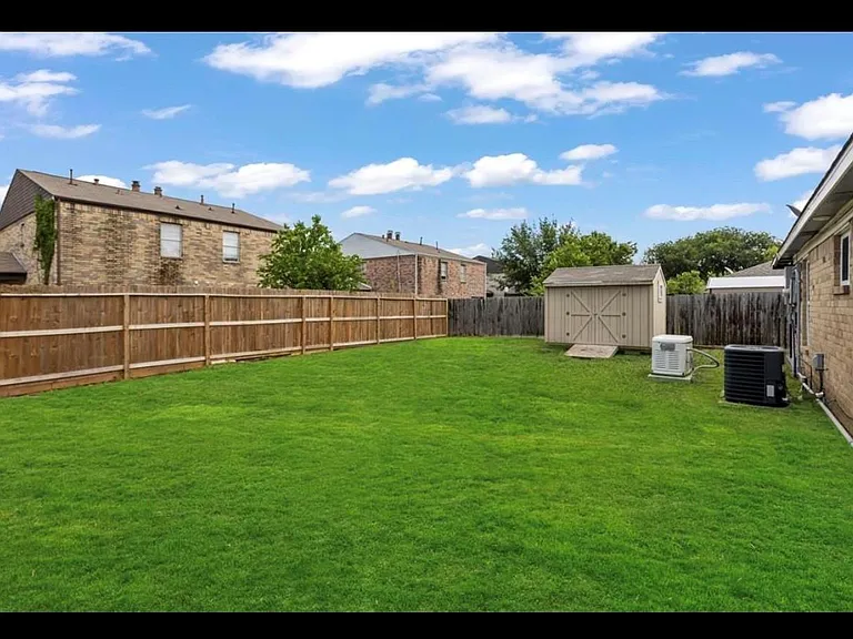 4640 Orange Cir S — Photo 7