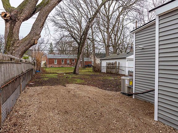 2nd image of 20925 Ridgemont Rd