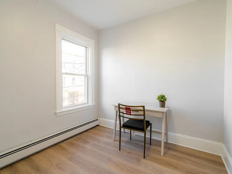 320 Hurley St — Photo 9