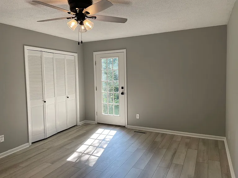 7942 Lake Vista Dr — Photo 24