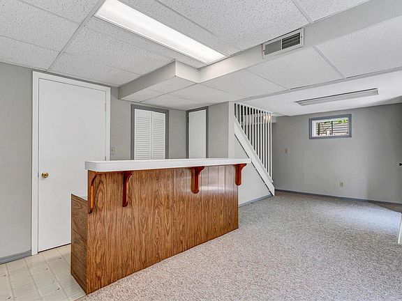 4th image of 706 N Woodlawn Ave