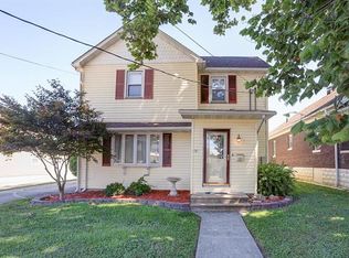 127 E North St, Staunton, IL 62088