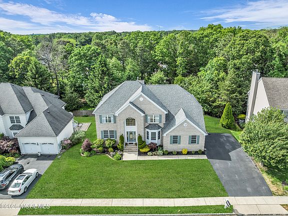 4th image of 621 Windcrest Court