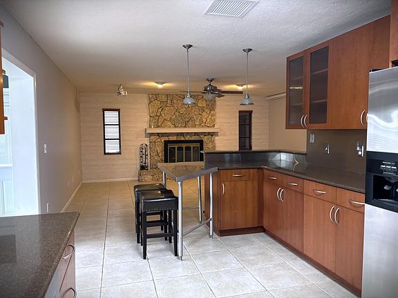 3rd image of 202 SW Crescent Avenue