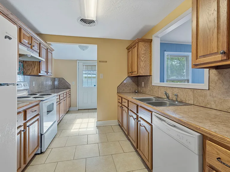 2907 Common St — Photo 6