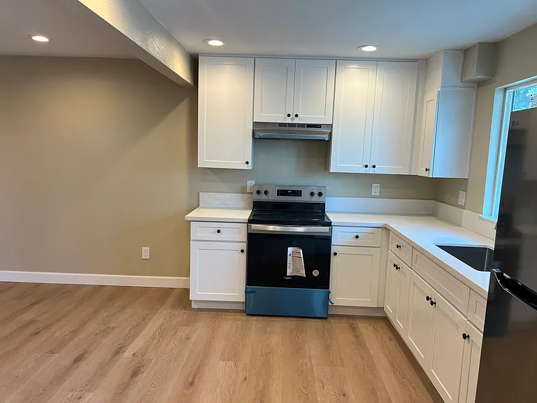 1023 N Citrus Ave — Photo 8
