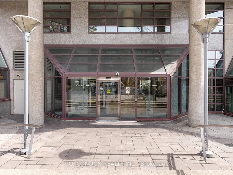 1001 Bay St #809 — Photo 2