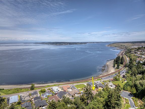 Spectacular views of the Puget Sound and Olympic Mountains, Narrows bridge, Chambers Golf Course, Sunnyside Beach, Anderson Island, Fox Island and Gig Harbor. >