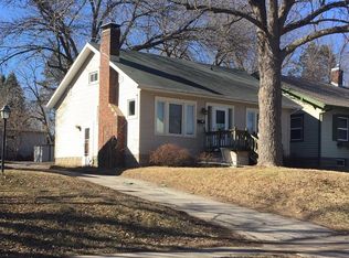 37 Highland Dr, Iowa City, IA 52246