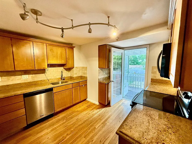 65 Terrace Ave #1 — Photo 7