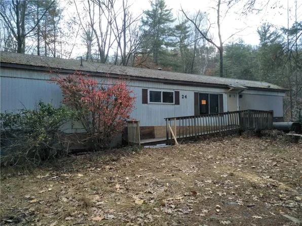 24 Grove St, Godeffroy, NY 12729