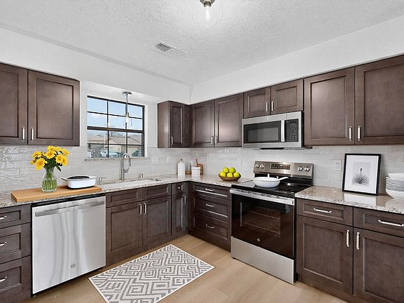 3rd image of 300 4th Ave NE