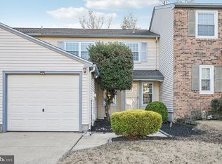 122 Farnwood Rd, Mount Laurel, NJ 08054