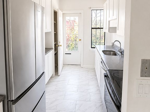 2nd image of 18 Townley St #J3