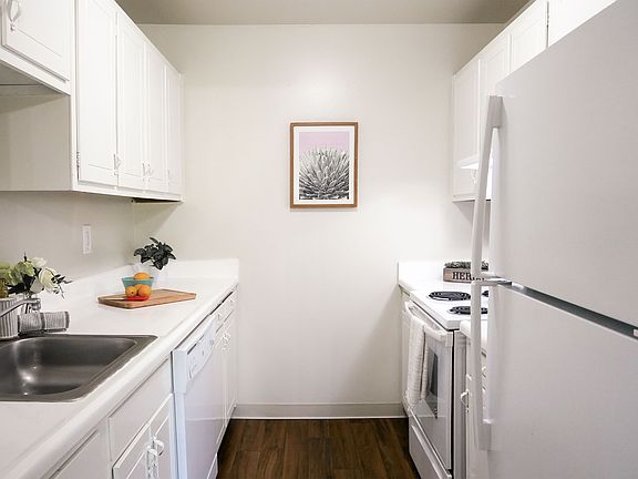 5th image of 2395 Leslie Cir #2425