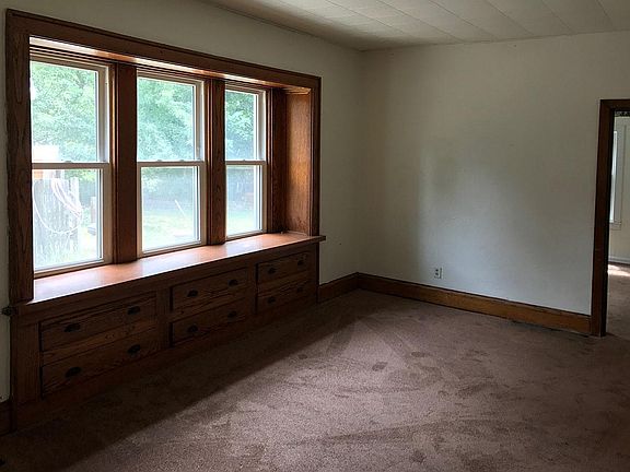 2nd image of 72 E Mapledale Ave