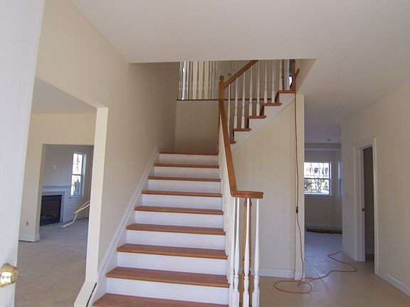 Entry Foyer & Staircase