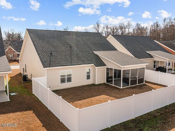 5th image of 1044 Dearborn Ct