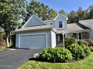 6 Parkland Ct, Clifton Park, NY 12065