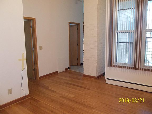 3rd image of 579 Laurel Ave #4