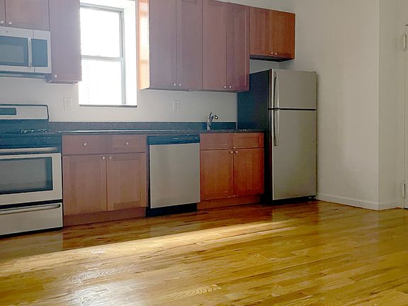 3rd image of 361 W 51st St APT 5R