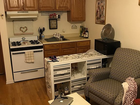 2nd image of 3508 N Wilton Ave APT G2
