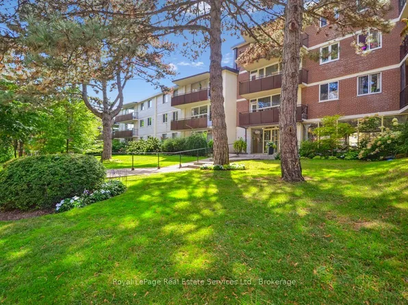 100 Coe Hill Dr #203, Toronto, ON M6S 3E1