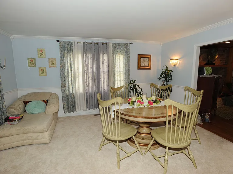 2788 Pinewood Dr — Photo 4