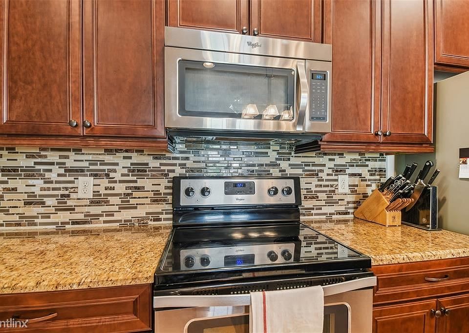 1st image of 912R Oak Stone Dr