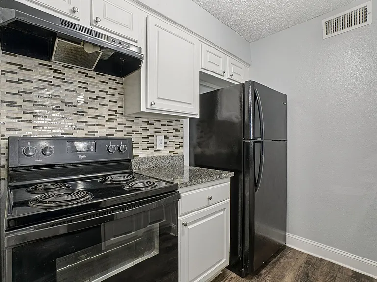 Don't Miss Out Biltmore Homes Leasing Fast — Photo 78