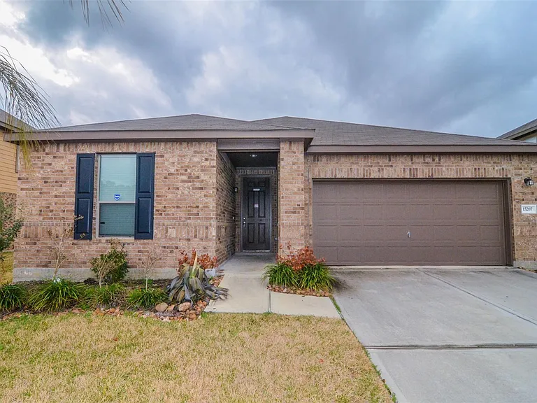 15207 Keystone Bend Ln — Photo 1