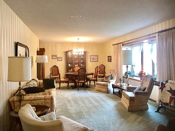2nd image of 907 Club View Dr