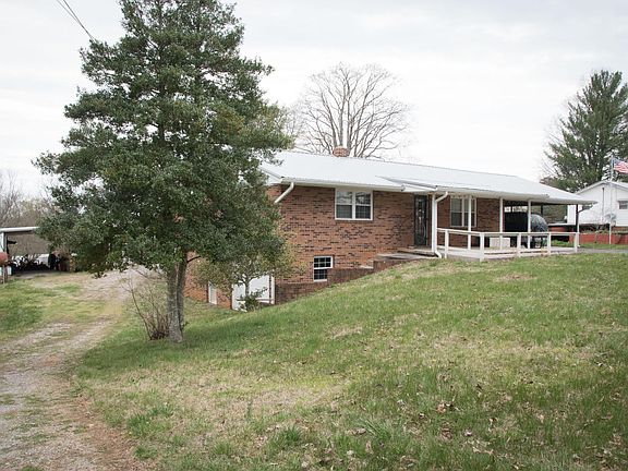3rd image of 2911 Parkview Dr
