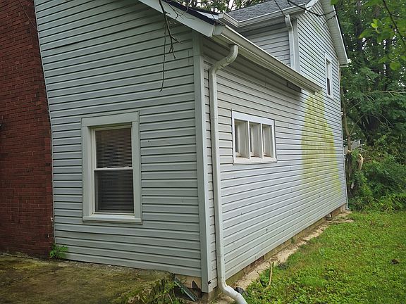 3rd image of 3338 N Kenwood Ave