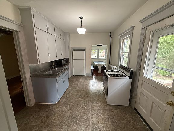 2nd image of 413 W Dutton St #1
