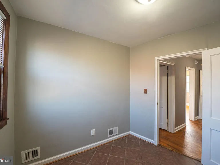 705 Eastshire Dr — Photo 25