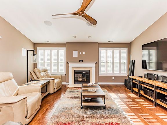 4th image of 2713 W Long Meadow Ln