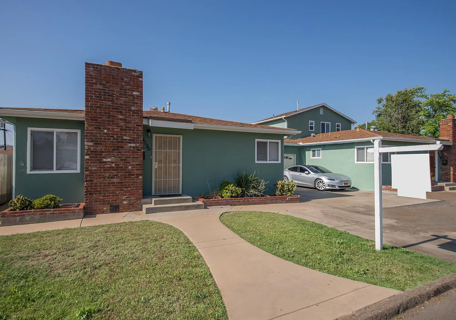 2 bed, 900 sqft, $2,695 — Photo 1