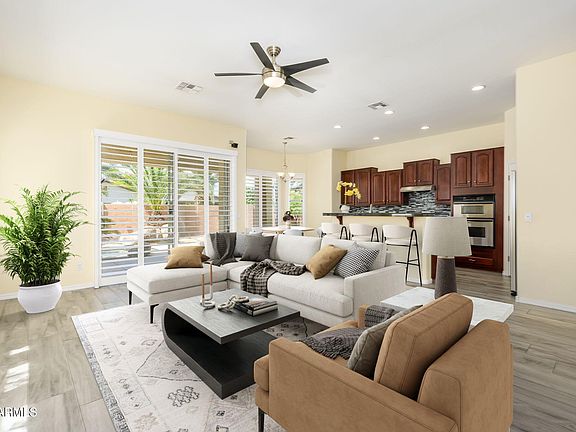 3rd image of 534 W REMINGTON Drive