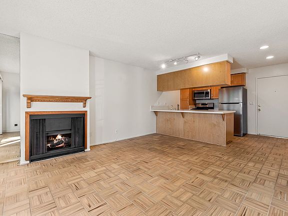 3rd image of 600 Monterey Blvd APT 5