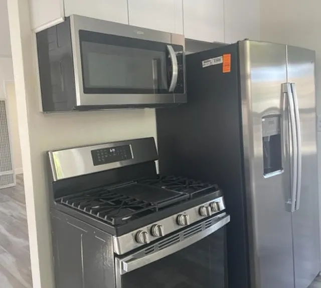 14000 Oxnard St — Photo 2