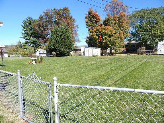 2nd image of 727 Brookshire Dr