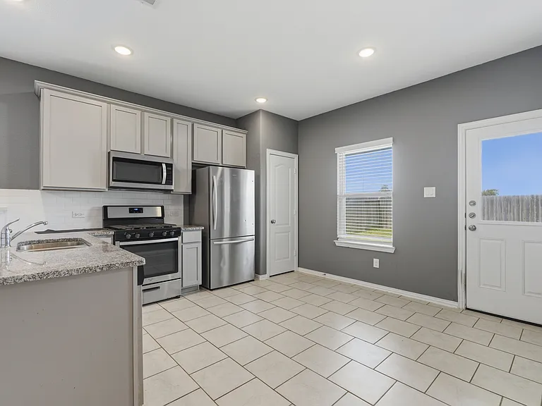 7422 French Quarter Ct — Photo 5