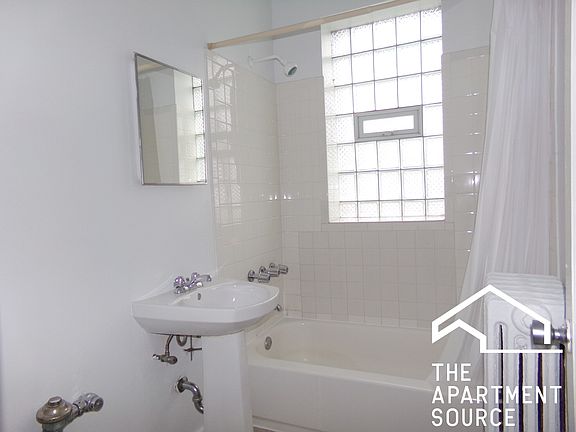 3rd image of 1428 W Farwell Ave APT 3S
