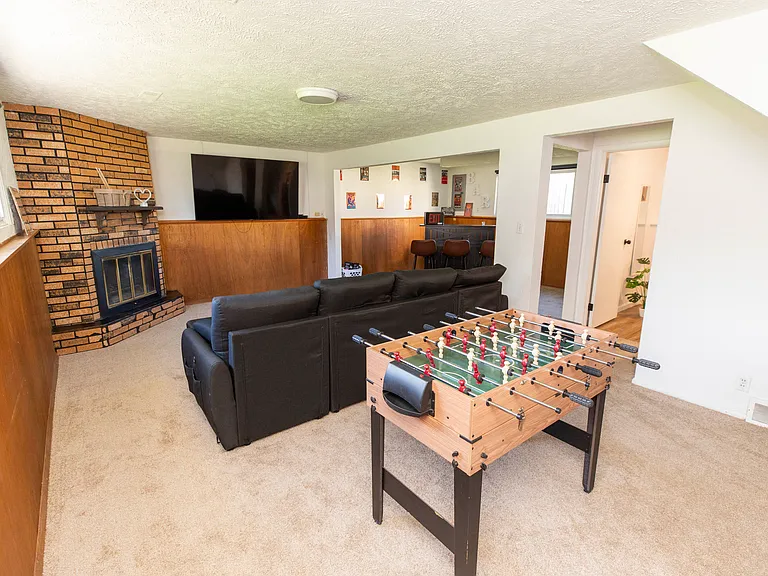 3301 Cabot Dr — Photo 23
