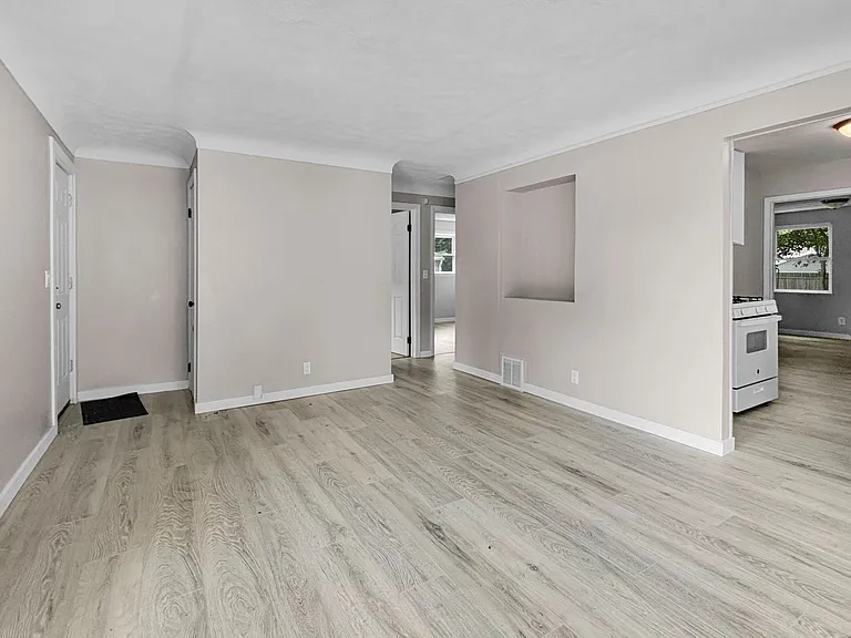 2100 Dawson Ave NE — Photo 5