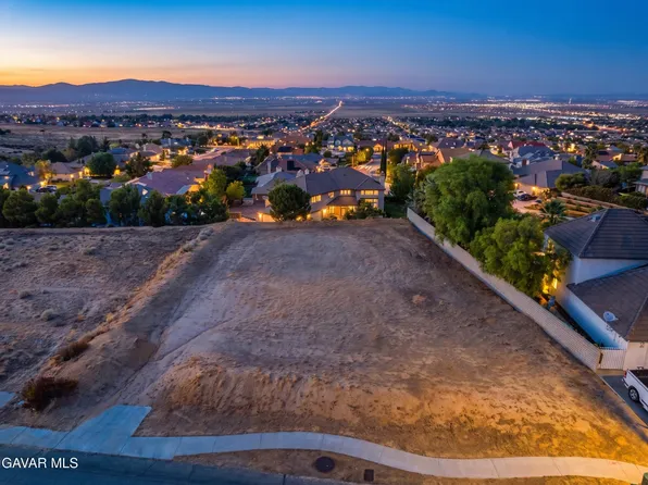 6831 Sycamore Ln, Palmdale, CA 93551
