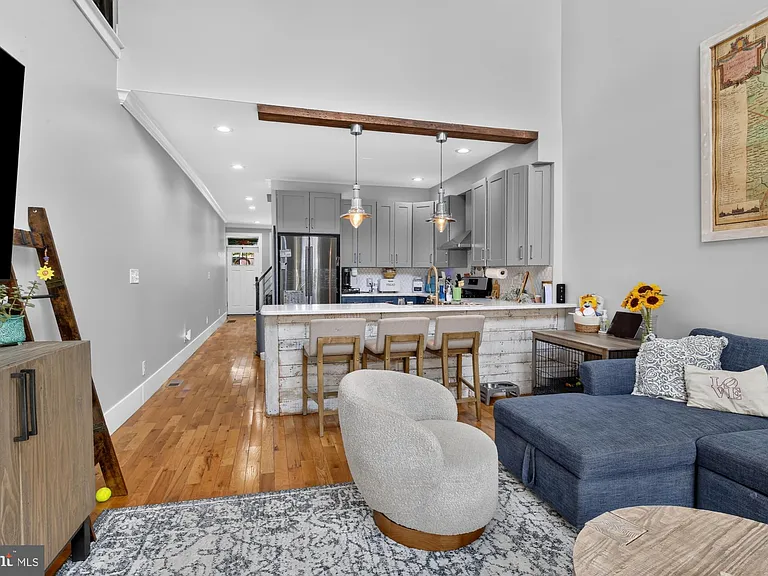 2328 E Fletcher St — Photo 15