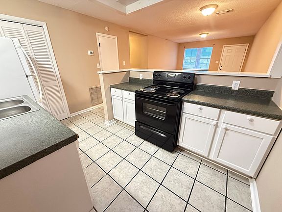 3rd image of 104 Corley St